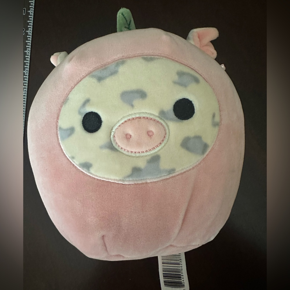 Squishmallows Rosie the Pig in Peach